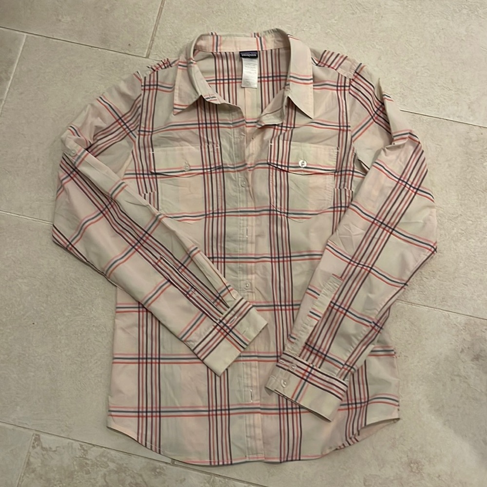 Patagonia flannel pale pink plaid collared button up shirt